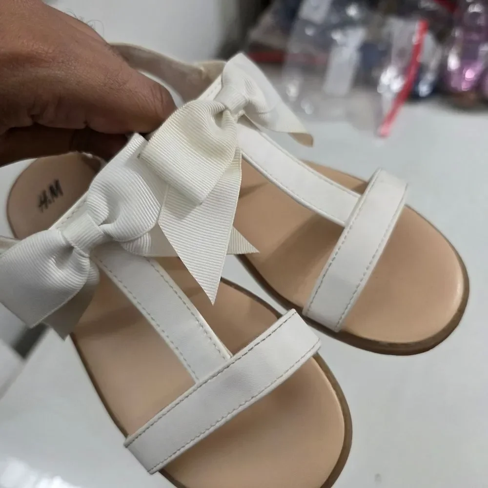 H&M Girls White Strap On Sandals with Elegant Bow Size 13